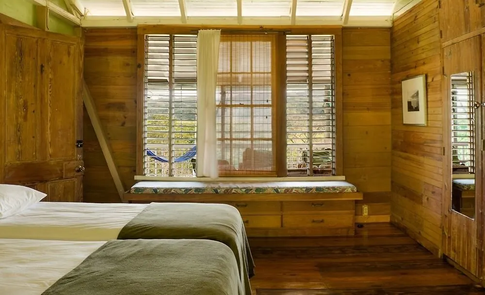 Отель Retreat Plantation House Little Bay