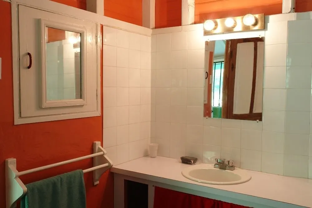 Отель Retreat Plantation House Little Bay 3*,
